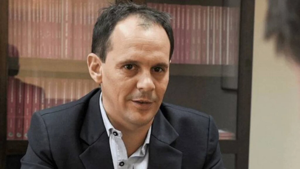 La falta de dólares complica el pago de la deuda y eleva el riesgo país