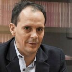 La falta de dólares complica el pago de la deuda y eleva el riesgo país