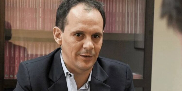 La falta de dólares complica el pago de la deuda y eleva el riesgo país