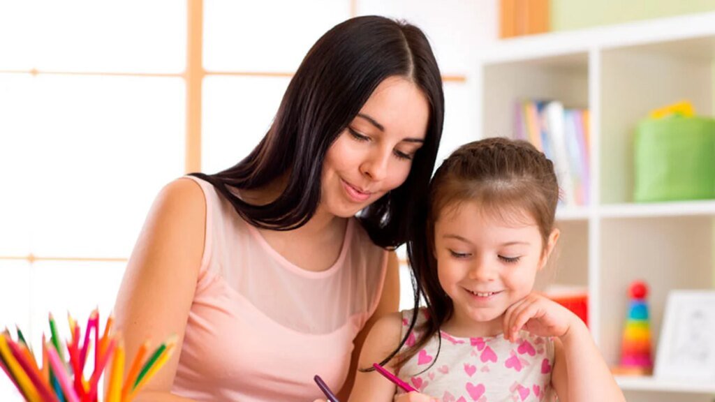 Aumento de sueldos en casas particulares: ¿cuánto cobra ahora una niñera?