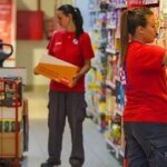 Empleados de comercio reciben aumento y bono en el Día del Empleado