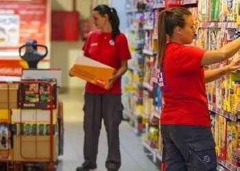 Empleados de comercio reciben aumento y bono en el Día del Empleado