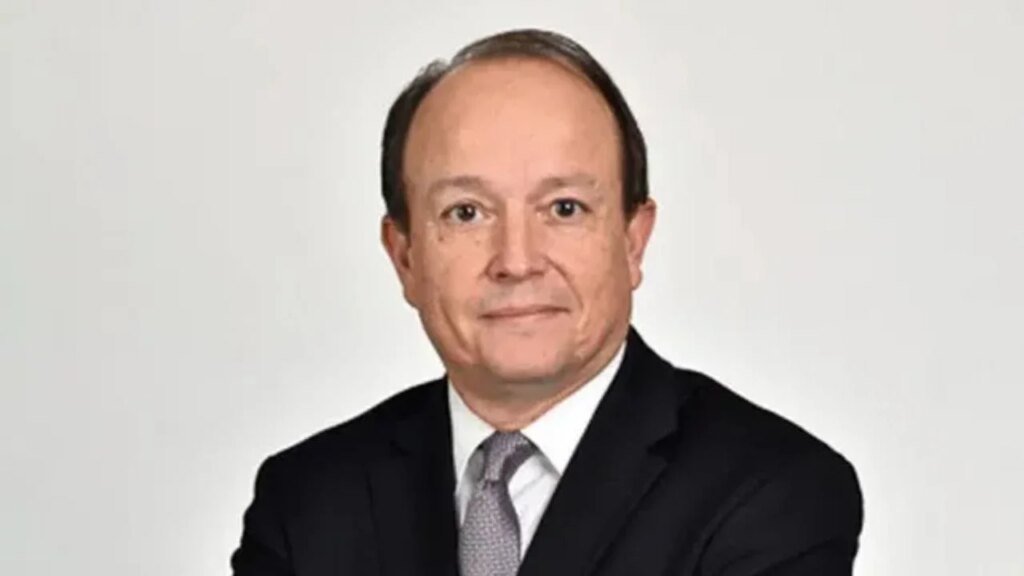 Cottani critica plan de Caputo para dolarizar sin reservas y su discrecionalidad