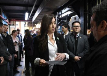 Tensión en Fate: Villarruel enfrenta reclamos laborales en Día de la Industria