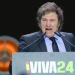 Milei agradece a Abascal y critica a la izquierda en acto de VOX en Madrid
