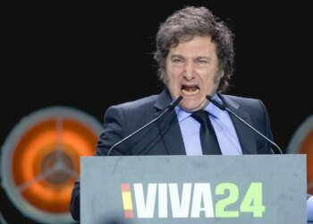 Milei agradece a Abascal y critica a la izquierda en acto de VOX en Madrid