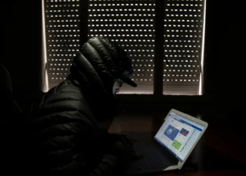 Captan a menores en Roblox y las llevan a grupo de WhatsApp sexualizado