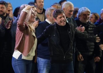 Kicillof celebra "victoria aplastante" en elecciones provinciales y convoca a la unidad peronista