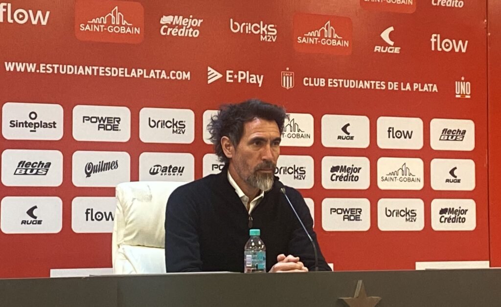 Eduardo Domínguez reflexiona sobre la derrota de Estudiantes ante River