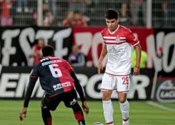 Estudiantes empata con Newell's y se afianza en la lucha de la Zona A