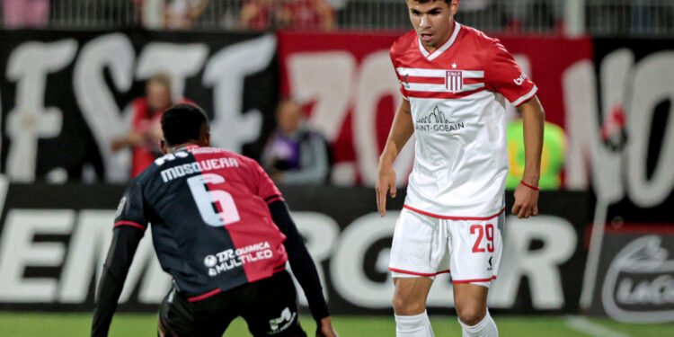 Estudiantes empata con Newell's y se afianza en la lucha de la Zona A