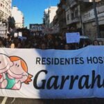 Trabajadores del Hospital Garrahan realizan marcha por veto de Milei a ley de salud infantil