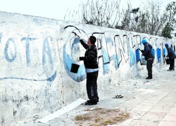 Un nuevo proyecto propone multar a partidos que hagan pintadas políticas en espacios públicos