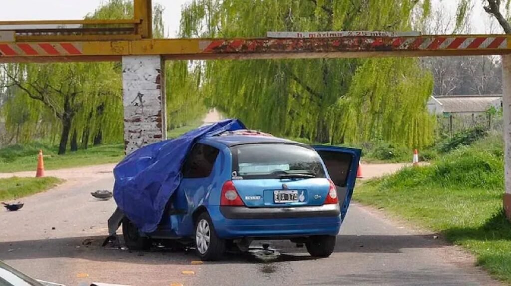 Tragedia en Olavarría: madre e hija fallecen tras chocar contra un limitador de altura