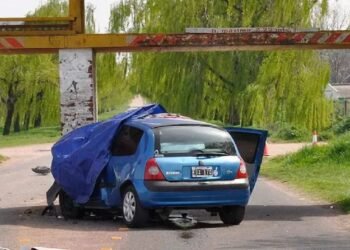 Tragedia en Olavarría: madre e hija fallecen tras chocar contra un limitador de altura
