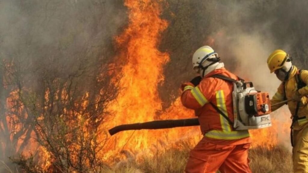 Córdoba controla incendios, pero el riesgo se intensifica por el viento