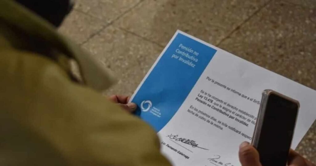 ¿Se te dio de baja la Pensión No Contributiva? Consulta los motivos y pasos a seguir