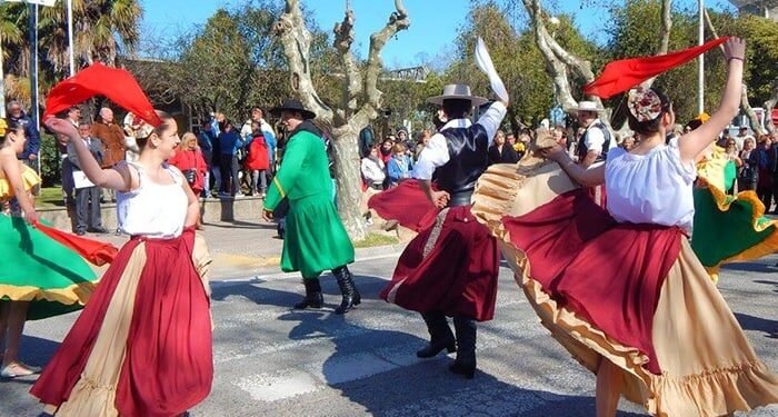 La primavera en Buenos Aires despierta ferias y fiestas populares vibrantes