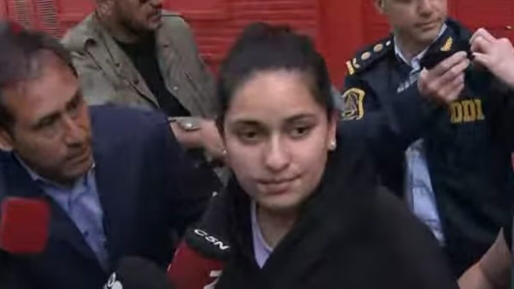 Detienen a sobrina de acusado por triple femicidio en Florencio Varela