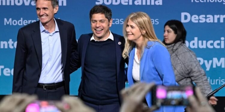 Kicillof llama a votar para frenar la "motosierra" de Milei en PBA