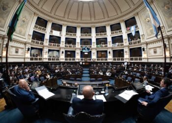 Diputados reanudan sesiones marcadas por críticas al gobierno y tensiones internas