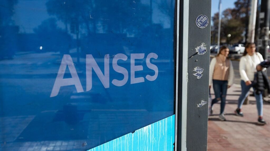 Aumentan los pagos de ANSES: ¿quiénes cobran este viernes en Argentina?