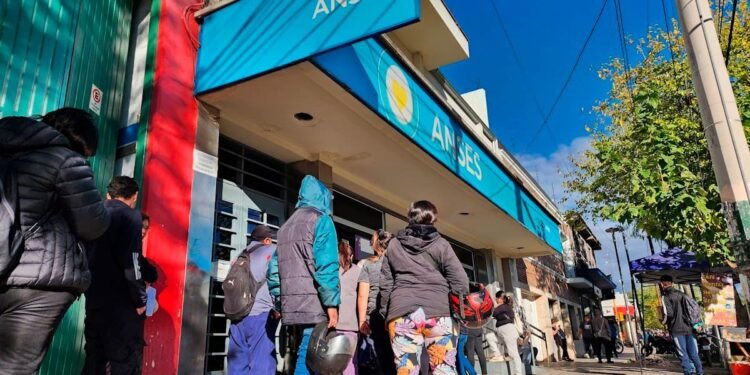 ¿Quiénes cobran este miércoles y qué novedades trae ANSES?