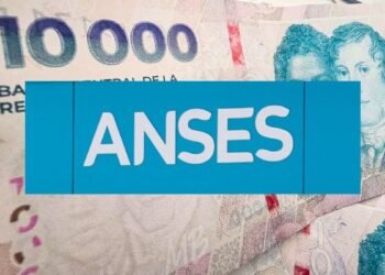 El calendario de pagos de AUH y SUAF se reacomoda en octubre