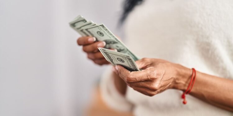 Acciones argentinas suben hasta un 13% tras anuncio de swap con EE. UU.