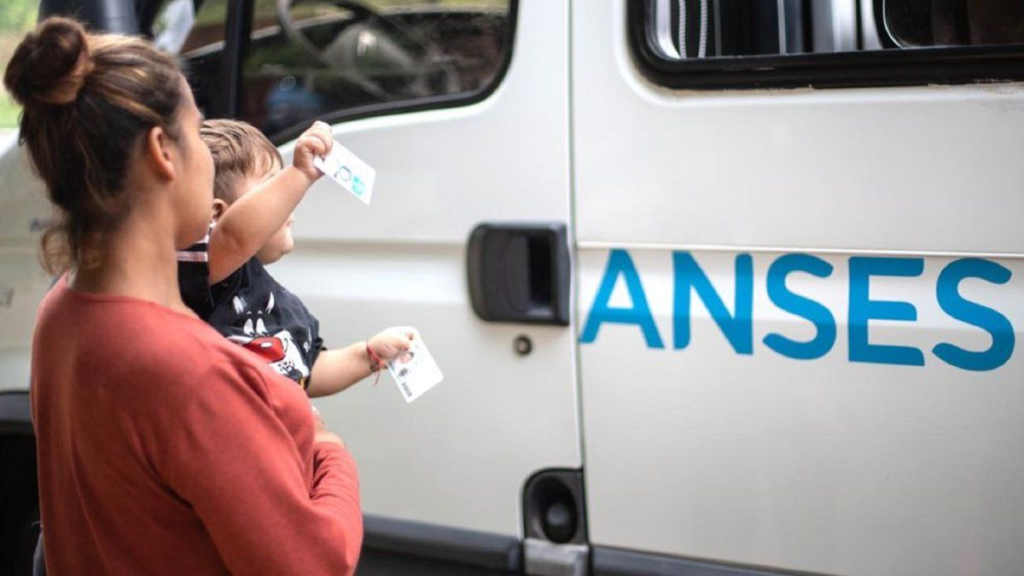 Cómo gestionar la Libreta AUH y acceder al pago retenido de ANSES