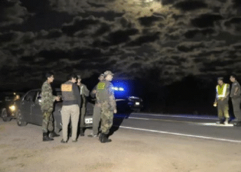 Demoran a tres hombres tras el hallazgo de una avioneta incendiada en Santiago del Estero