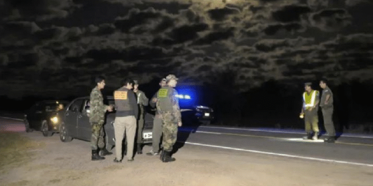Demoran a tres hombres tras el hallazgo de una avioneta incendiada en Santiago del Estero