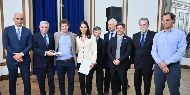 Kicillof destaca triunfo del peronismo y apoyo a Julio Alak en La Plata