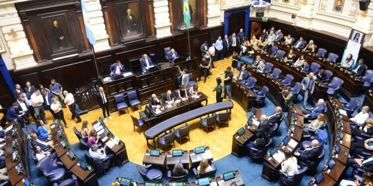 La oposición exige a Kicillof el envío del Presupuesto 2026 para avanzar