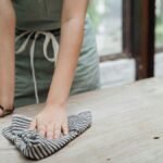El truco efectivo para limpiar manchas de madera en tu hogar