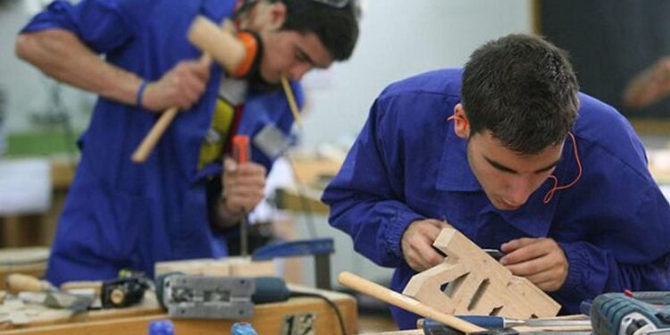 Creció a 43,2% el empleo informal en medio de creciente pobreza laboral