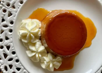 Flan en taza: la receta express que revoluciona el postre casero