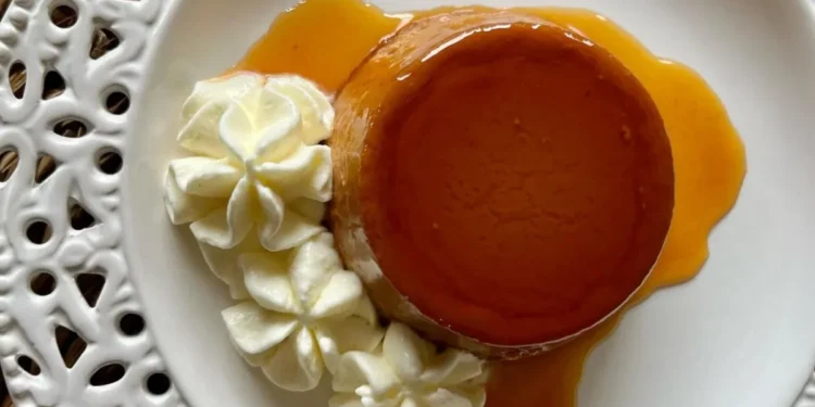 Flan en taza: la receta express que revoluciona el postre casero