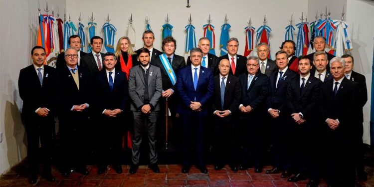 Gobierno busca diálogo con gobernadores, pero la desconfianza crece