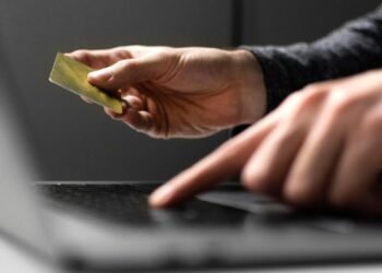 Crece el fraude en línea con páginas falsas que imitan supermercados