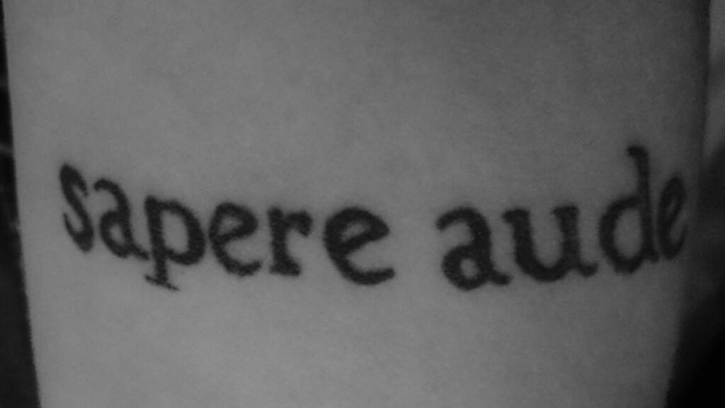 Sapere aude: la frase que invita a cuestionar y pensar por uno mismo