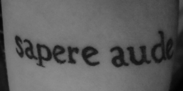 Sapere aude: la frase que invita a cuestionar y pensar por uno mismo