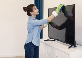 Cómo limpiar correctamente el televisor y qué productos evitar