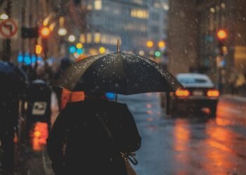 Intensas tormentas y fuertes vientos complican el clima en Buenos Aires