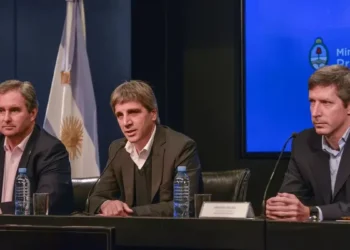 La presión cambiaria crece tras el nuevo récord del dólar oficial