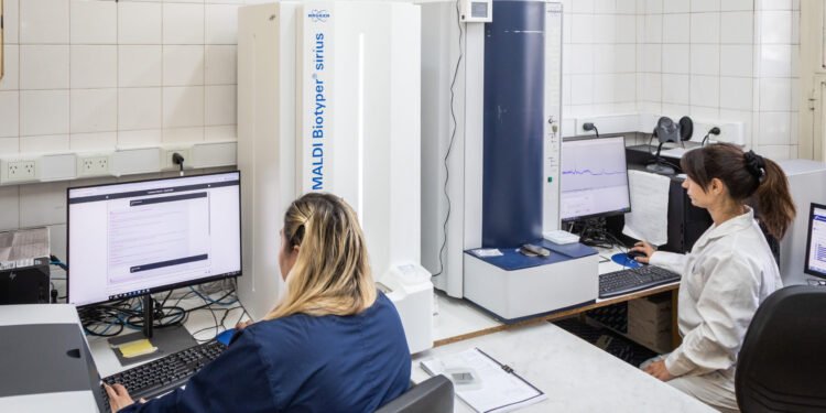 ANLIS lanza Maldi-Bot: innovación de IA que revoluciona diagnóstico microbiológico