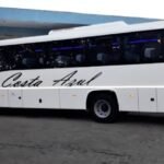 Roban micro de Costa Azul en marcha en la terminal de Miramar mientras espera su salida