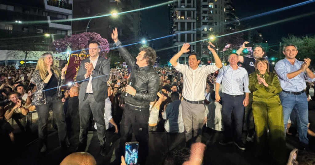 Milei lanza campaña electoral en Córdoba y arremete contra la oposición