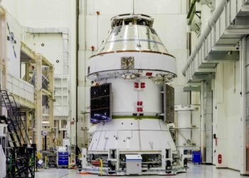 NASA lanzará Artemis II a la Luna en 2026 con astronautas a bordo