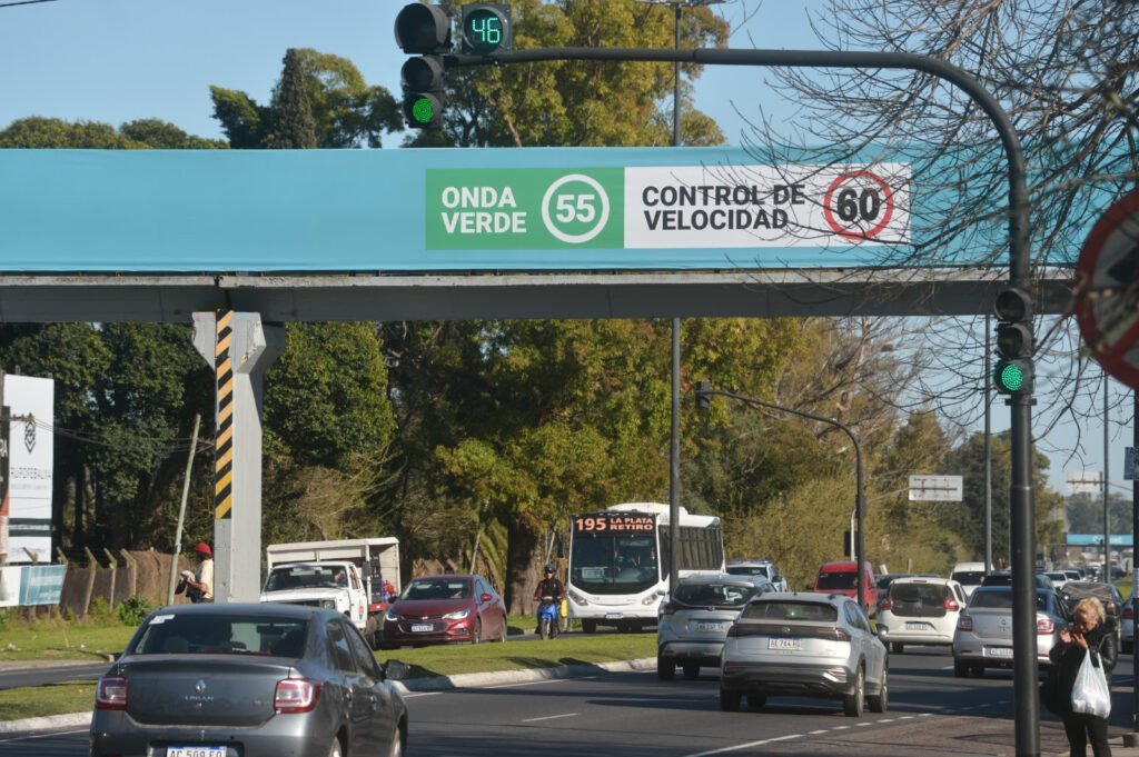La "onda verde" en Camino Parque Centenario reduce en 40% tiempos de viaje